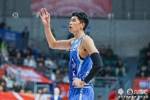 已经拿下 两双！邹阳半场9中5拿到12分12篮板3抢断